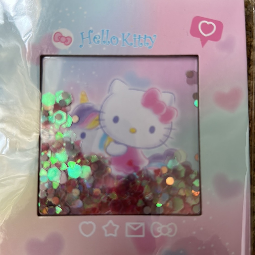 Hello Kitty notebook and Sanrio pen - Picture 3 of 3